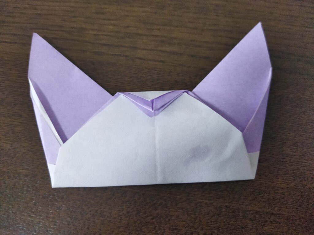 折り紙で作った指人形の裏面