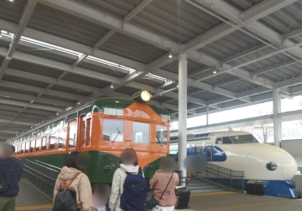 京都鉄道博物館　プロムナードの展示