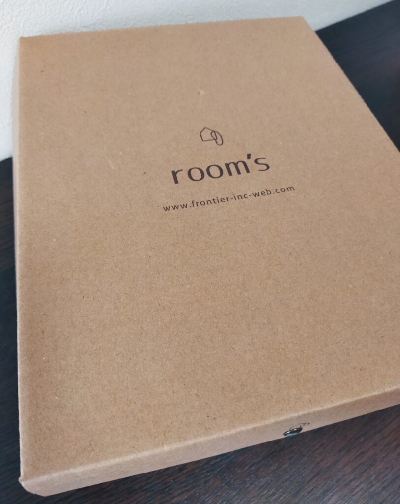 room's ルームズのスリッパの箱