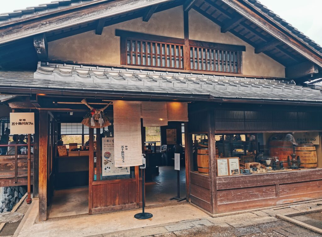 おかげ横丁の五十鈴川カフェ