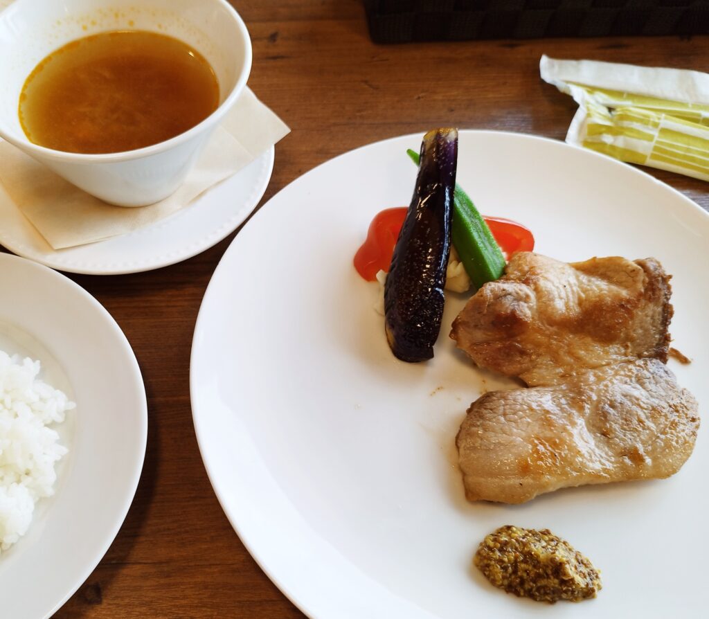 「Cafe＆Dining HANAむこう」の国産豚の岩塩グリル