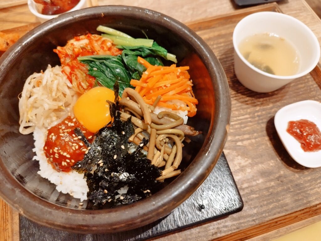 平日ランチメニュー「シジャン石焼きビビンバ」