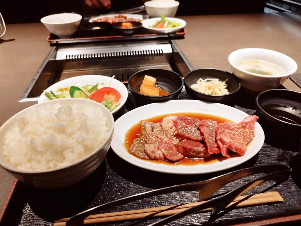 熟成焼肉 听ポンド の日替わりランチ（ロース・ヘレ・カルビ）