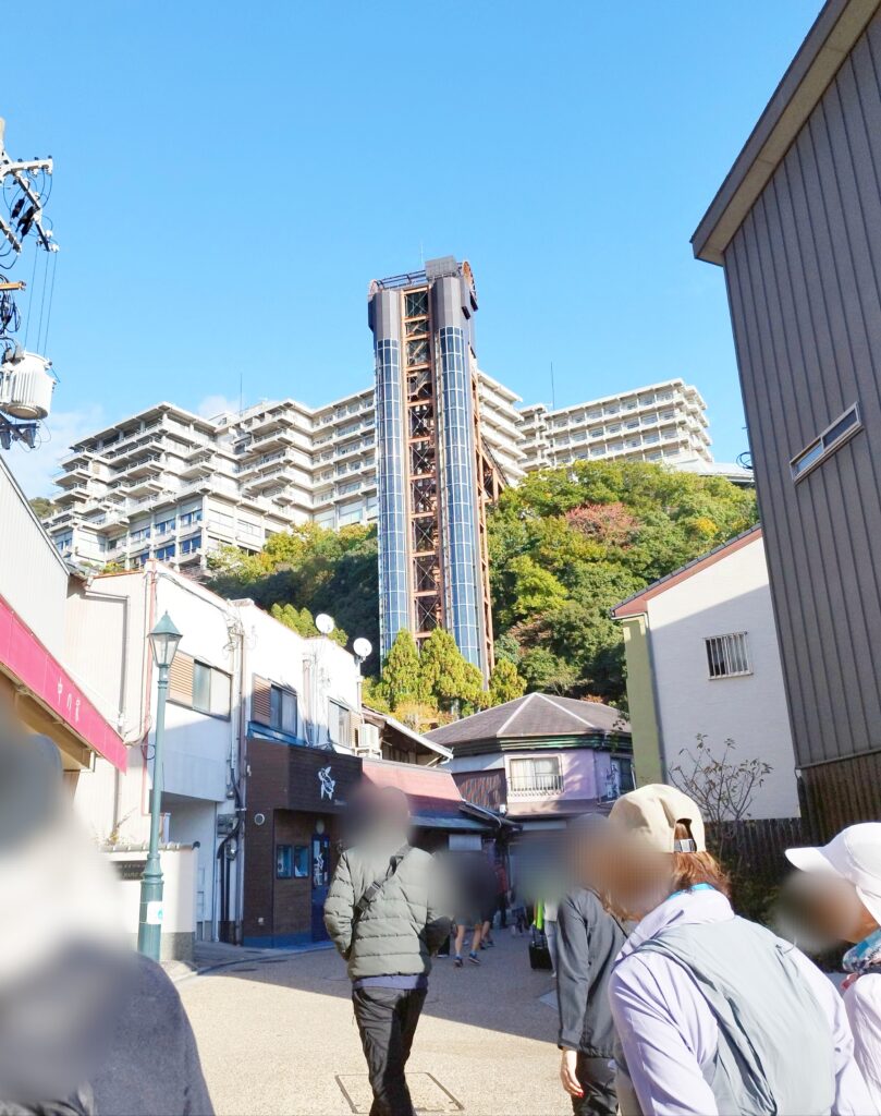 大江戸温泉物語 箕面温泉スパーガーデン行きのエレベーター