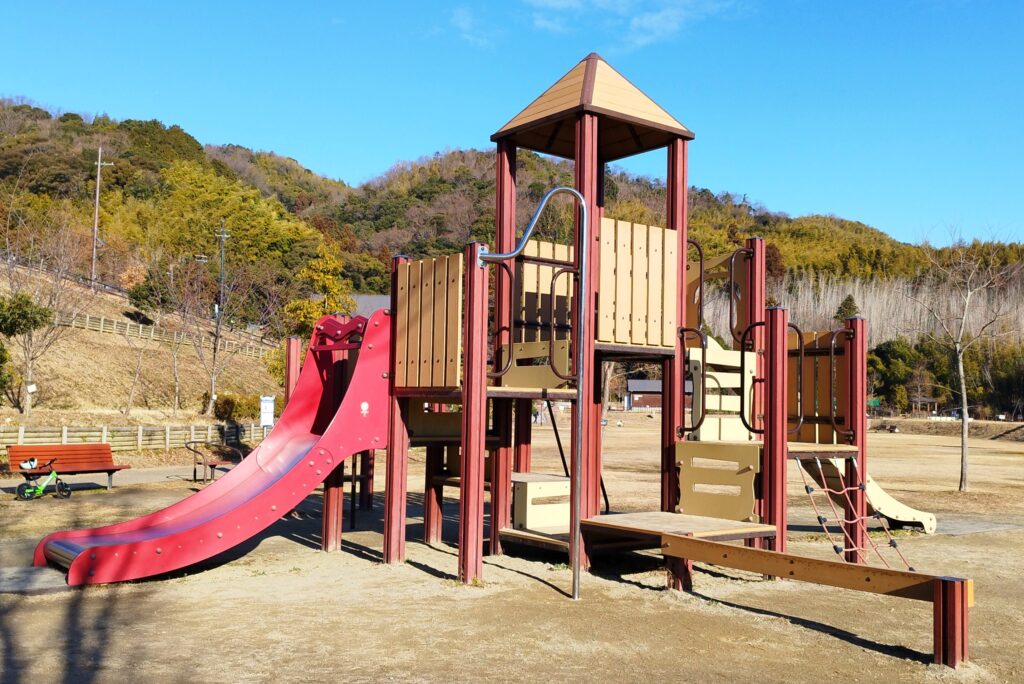 西代里山公園「遊びの広場」の複合遊具