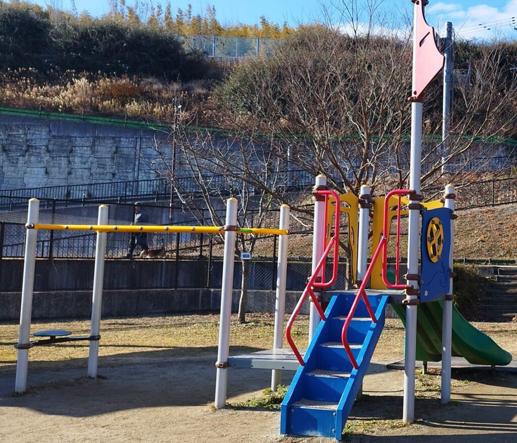 西代里山公園「遊びの広場」のちびっこ向け複合遊具