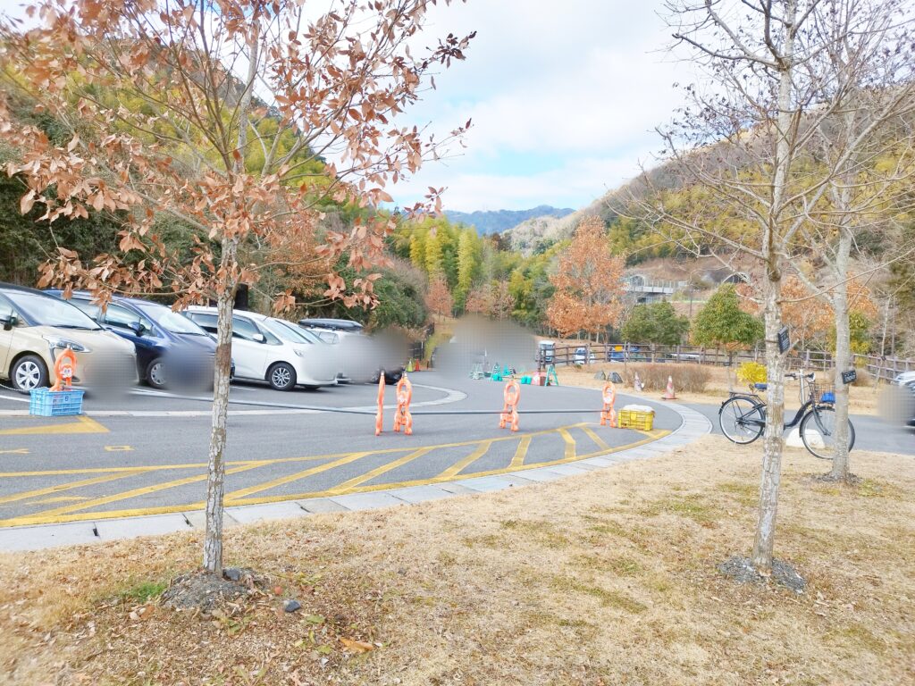 西代里山公園の無料駐車場