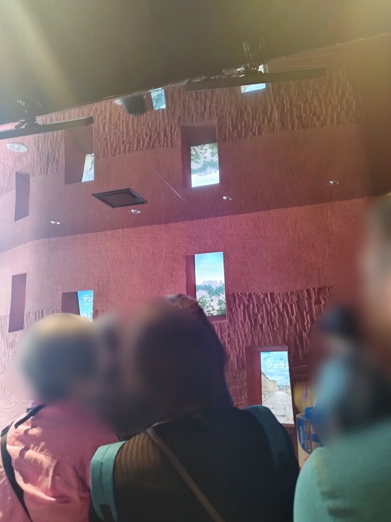 大阪万博 ヨルダンパビリオン内の展示