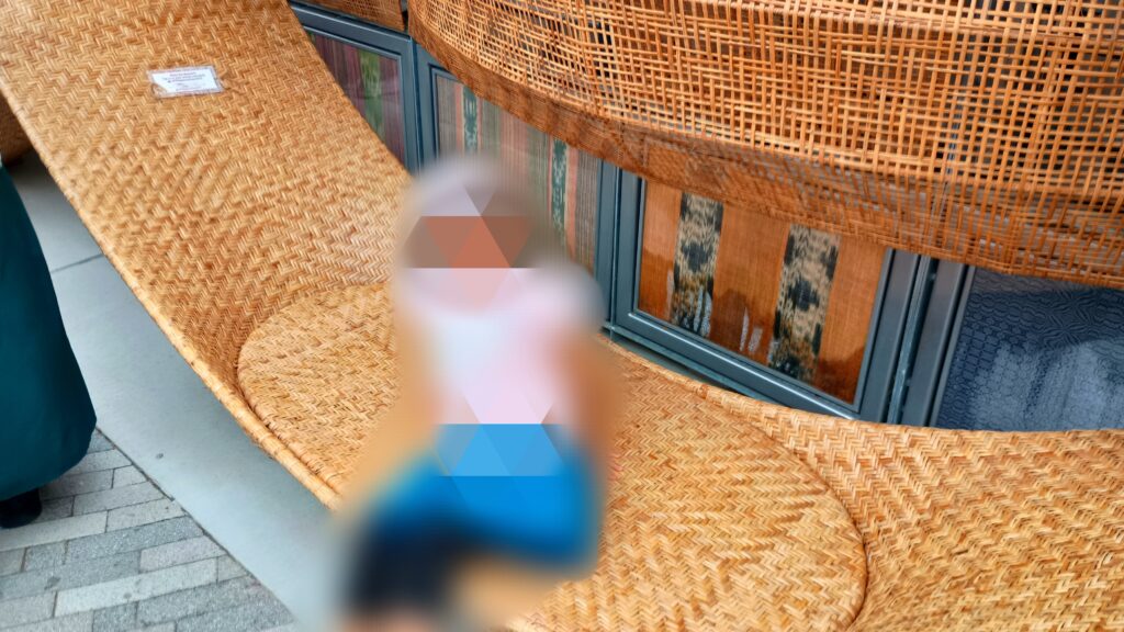 関西万博・フィリピンパビリオンの外にあるベンチ