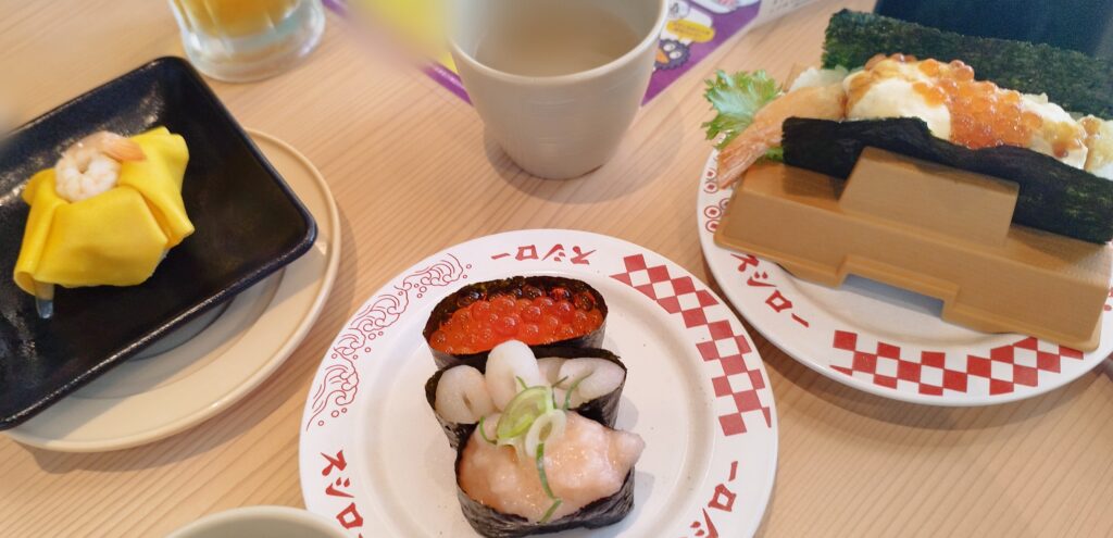 左から「京樽姫茶きん鮨」・「まるでシーフードな軍艦3貫」・「手巻きすしえび天」