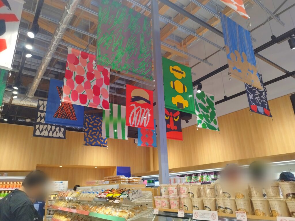 大阪万博内セブンイレブンののれんアート