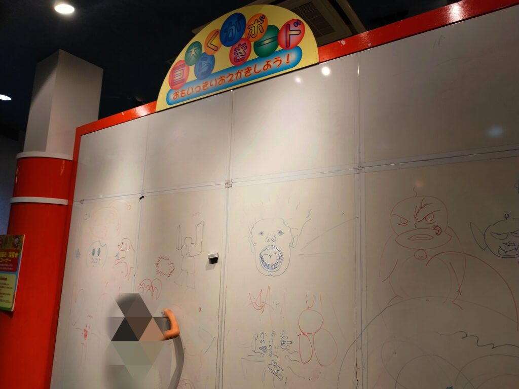 冒険ジャングルエリアの巨大落書きコーナー