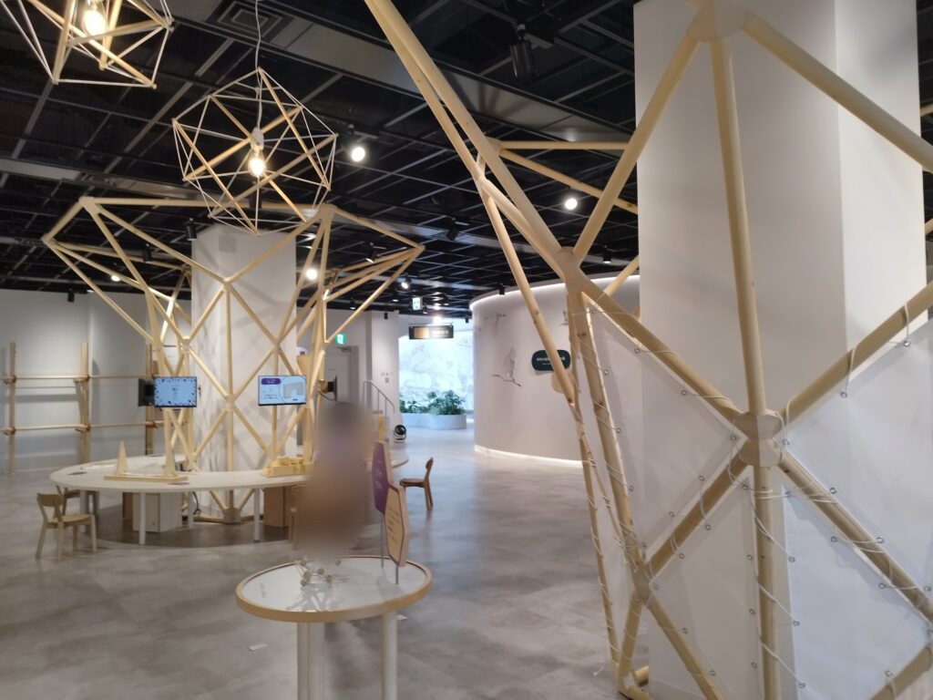 構造ゾーンの展示