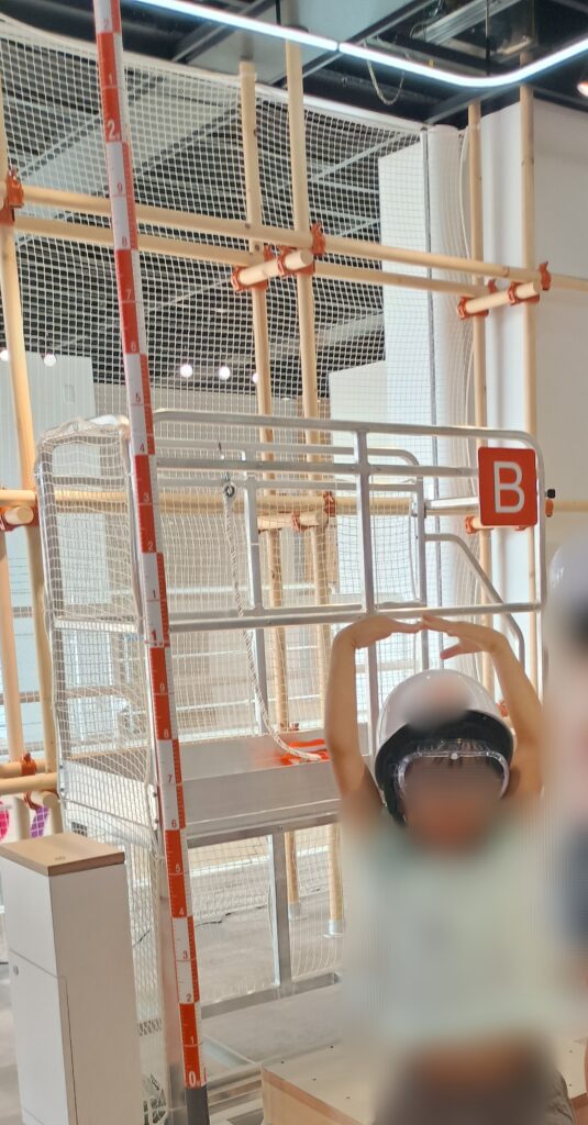 ジュノパークのアクティビティ「2メートルタワー建築」