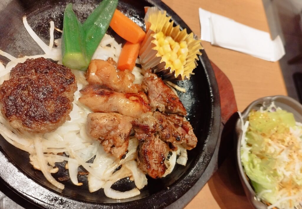 ステーキハウス「雨明(アメアカリ)」・ミックスコンボランチ