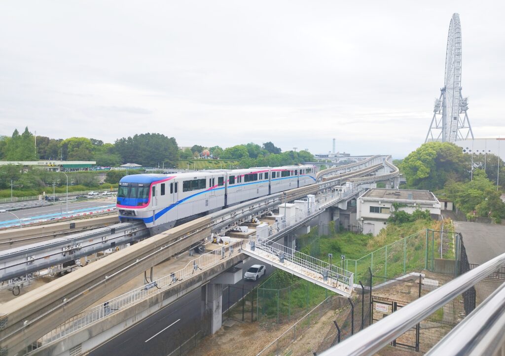 大阪モノレール・万博公園駅
