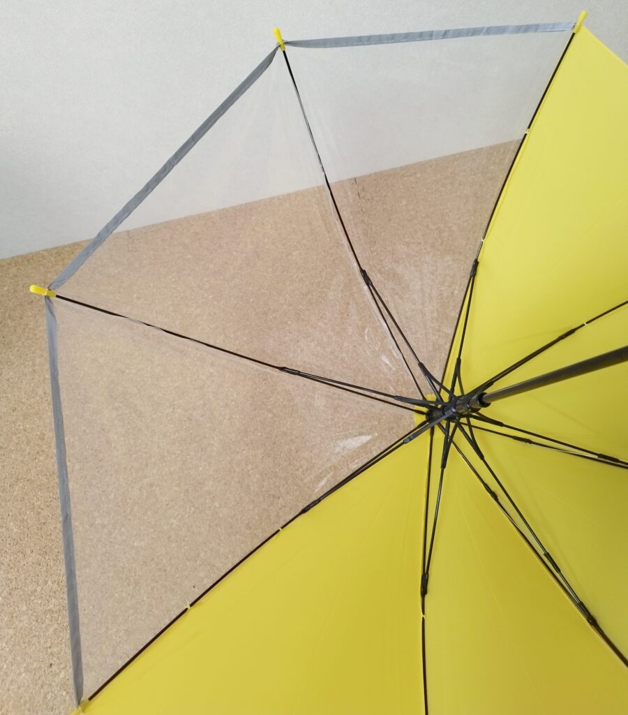 「ランドセルが濡れない子ども用スライド式雨傘」の透明窓