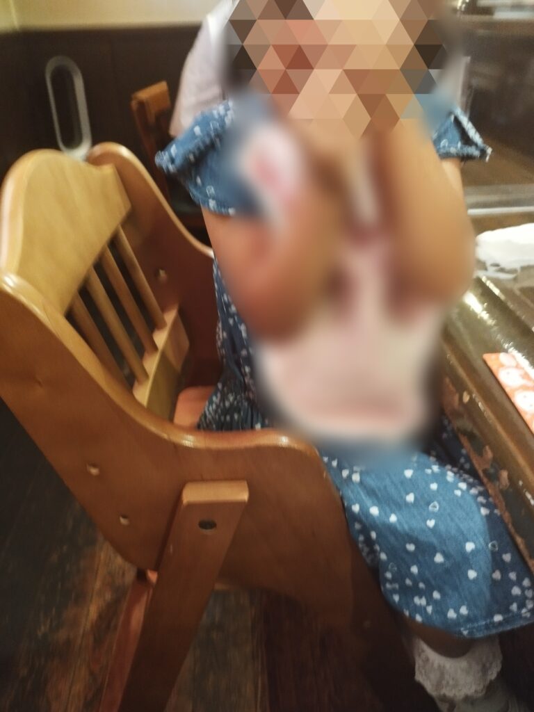 街の洋食屋 AKIRAの子ども用椅子