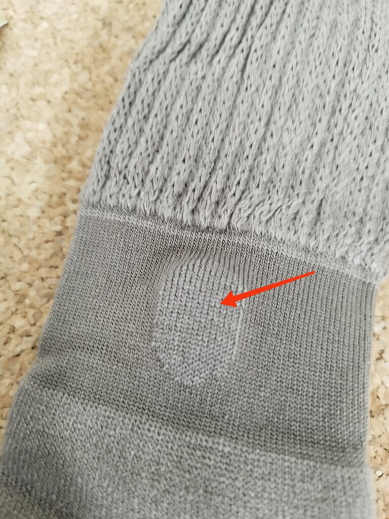 「まるでこたつソックス」足首のツボ部分（三陰交）