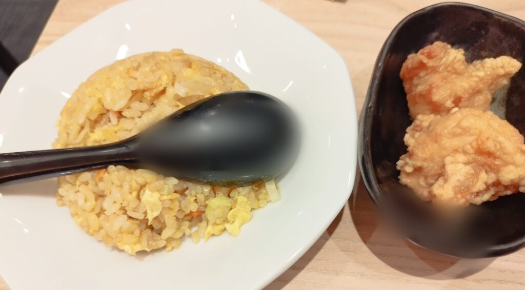 「たけ井」のチャーハンセット（唐揚げ付き）