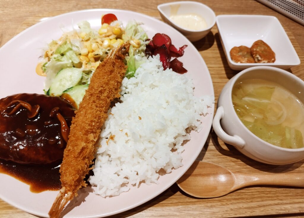 ファミレス SOZAI　ハンバーグ＆エビフライセット