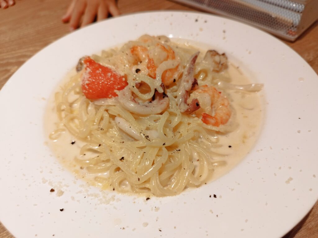 ファミレス SOZAI【Premium】プリプリエビのクリームパスタ