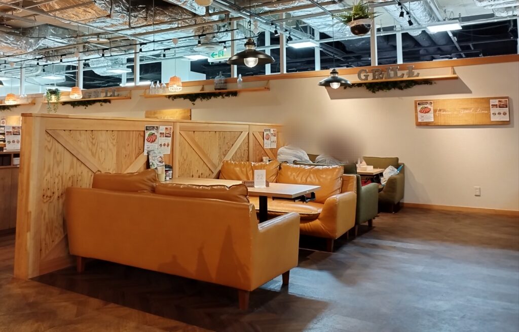 ファミレス SOZAIのソファー席