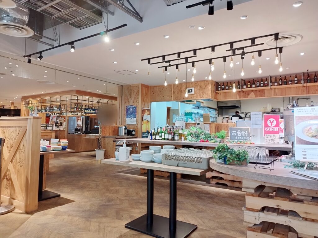 ファミレス SOZAIの店内