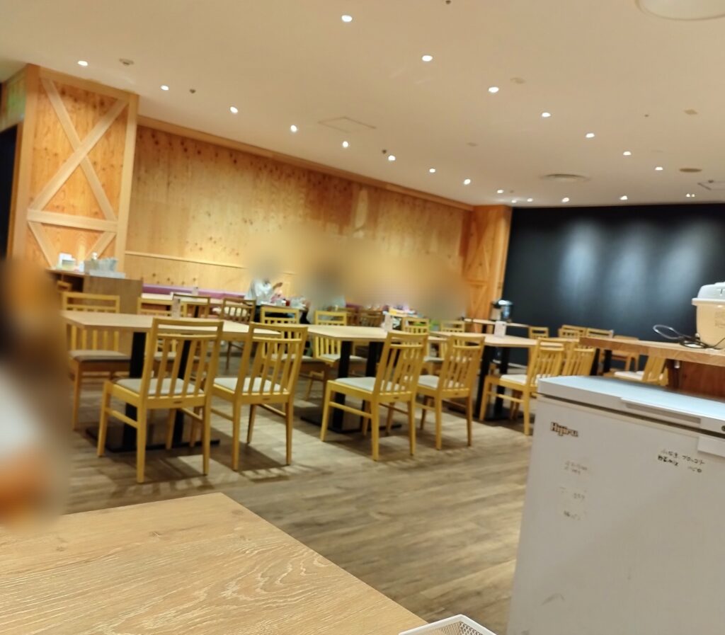 ファミレス SOZAIのテーブル席