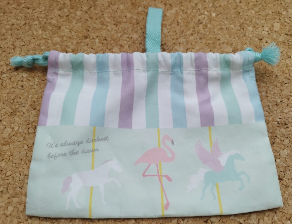 横長タイプの給食袋（メリーゴーラウンド）