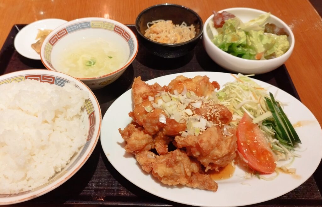 イオン京都桂川　拉拉飯店の油淋鶏定食